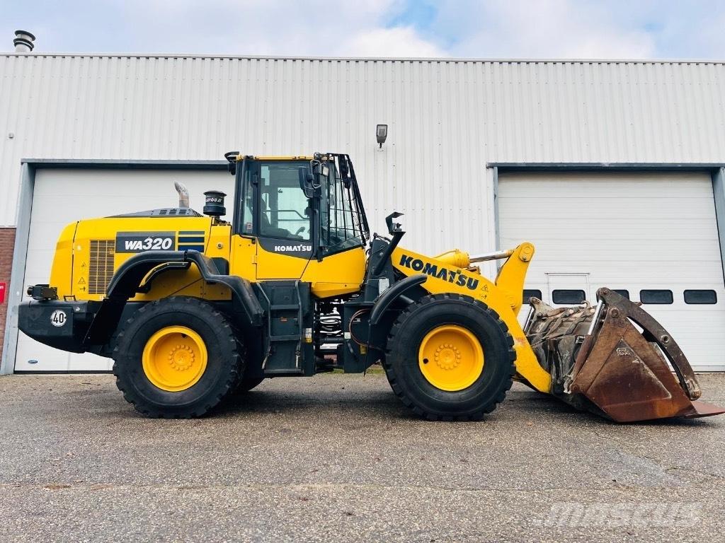 Komatsu WA 320-8 Gumikerekes homlokrakodók