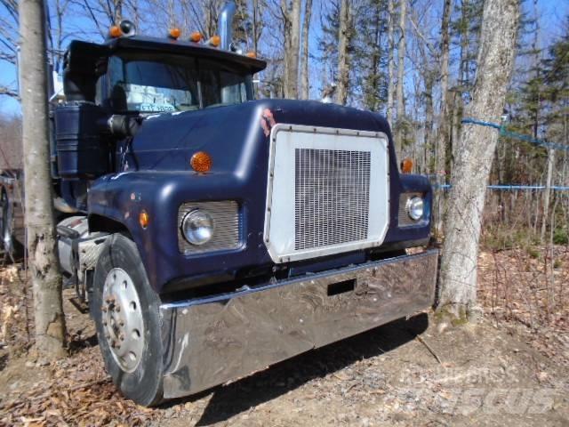 Mack RS797LST Műszaki mentők