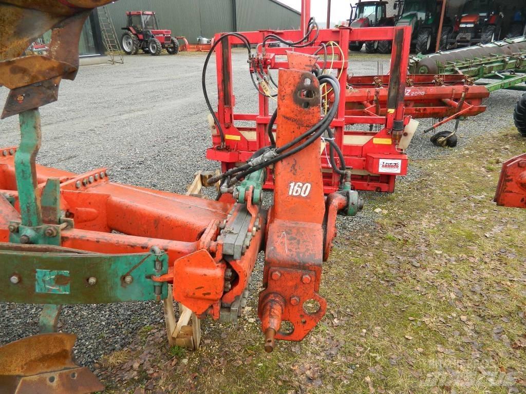 Kverneland 4korpusi Váltvaforgató ekék