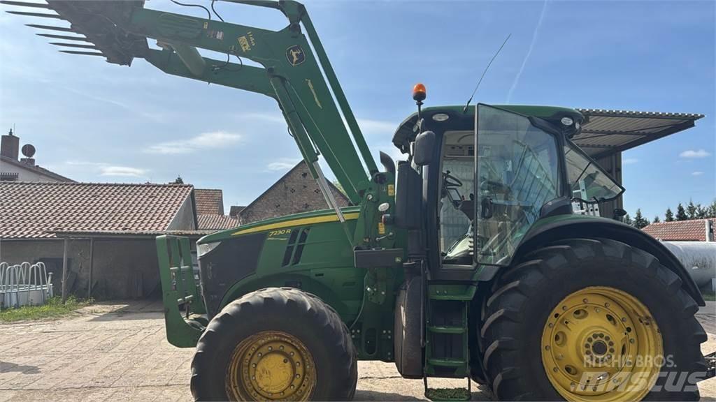 John Deere 7230 r Traktorok