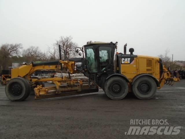 CAT 140 M 2 AWD Gréderek