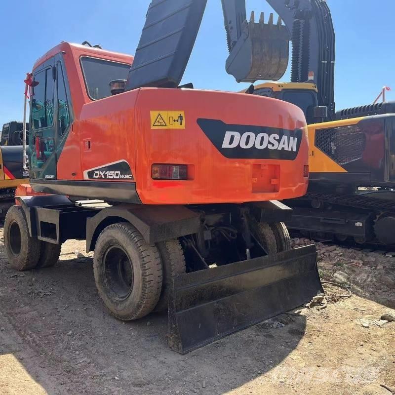 Doosan DX150W Gumikerekes kotrók
