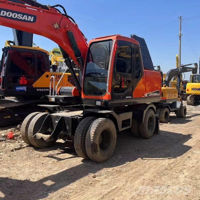Doosan DX150W Gumikerekes kotrók