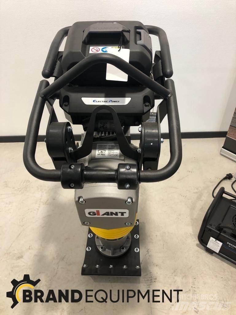 GiANT GR740E Vibrátorok