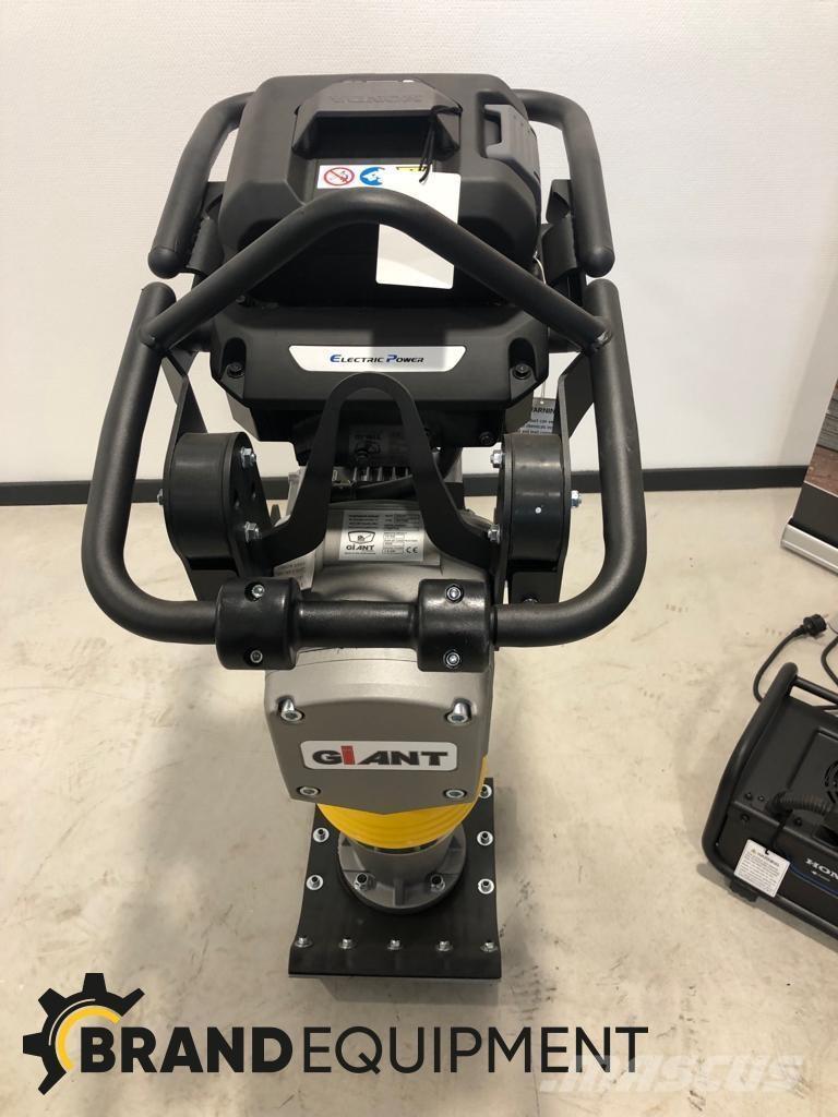 GiANT GR740E Plate compactors