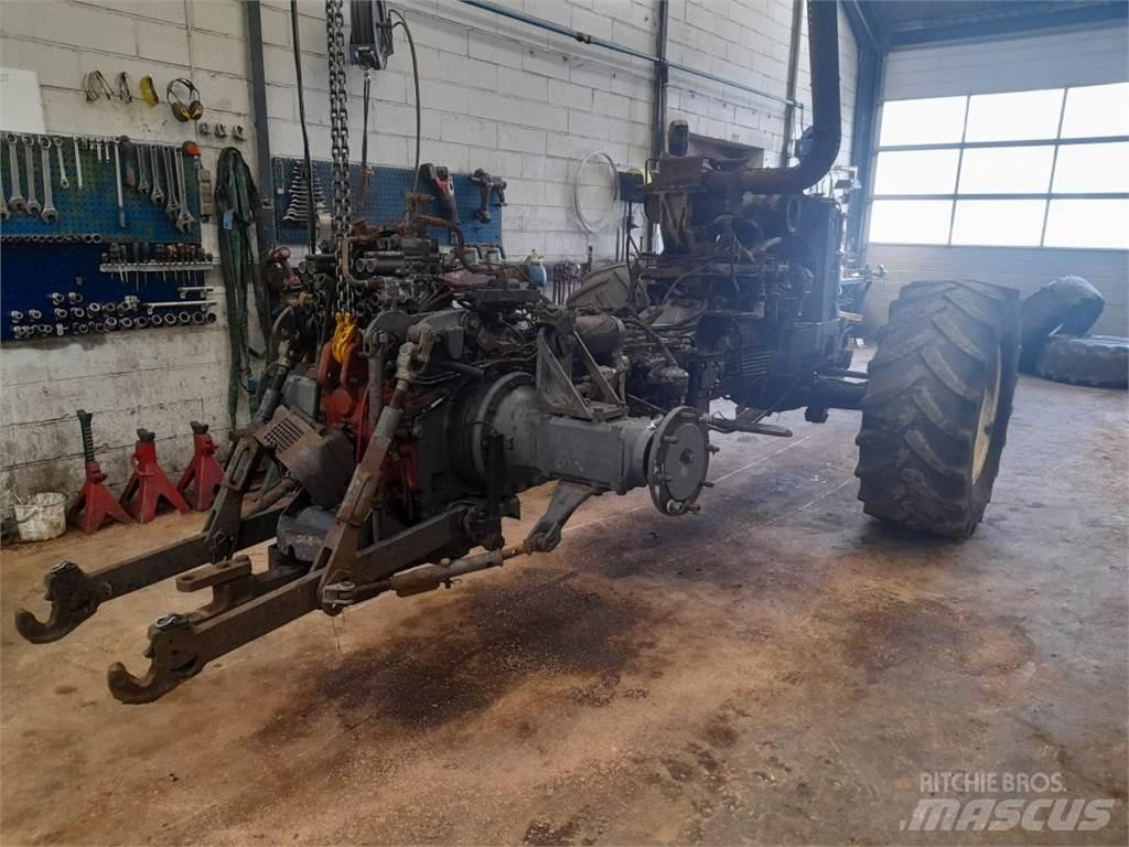 New Holland 8360 Traktorok