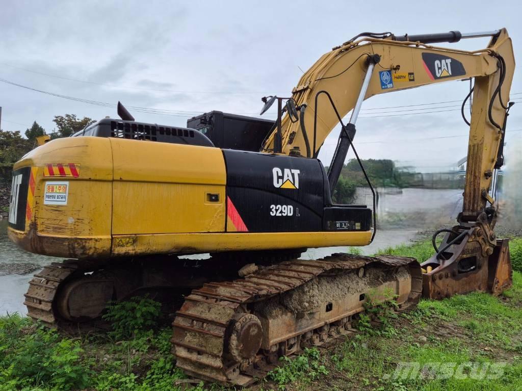 CAT 329 D L Lánctalpas kotrók