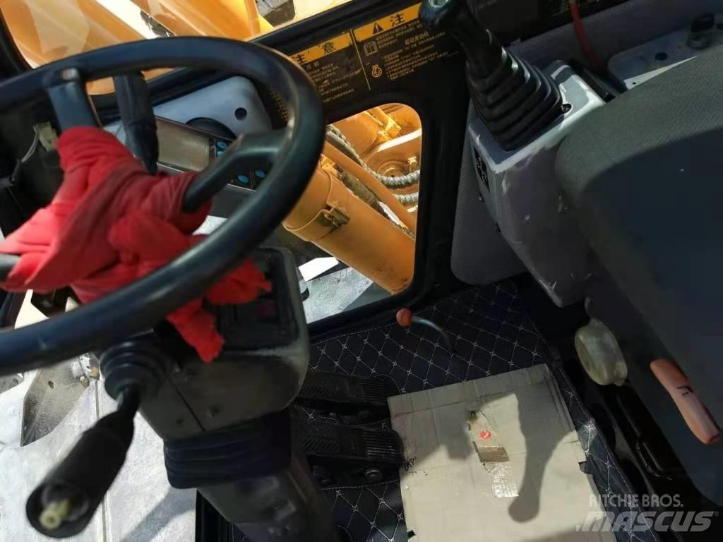 Hyundai R210W-7 Gumikerekes kotrók