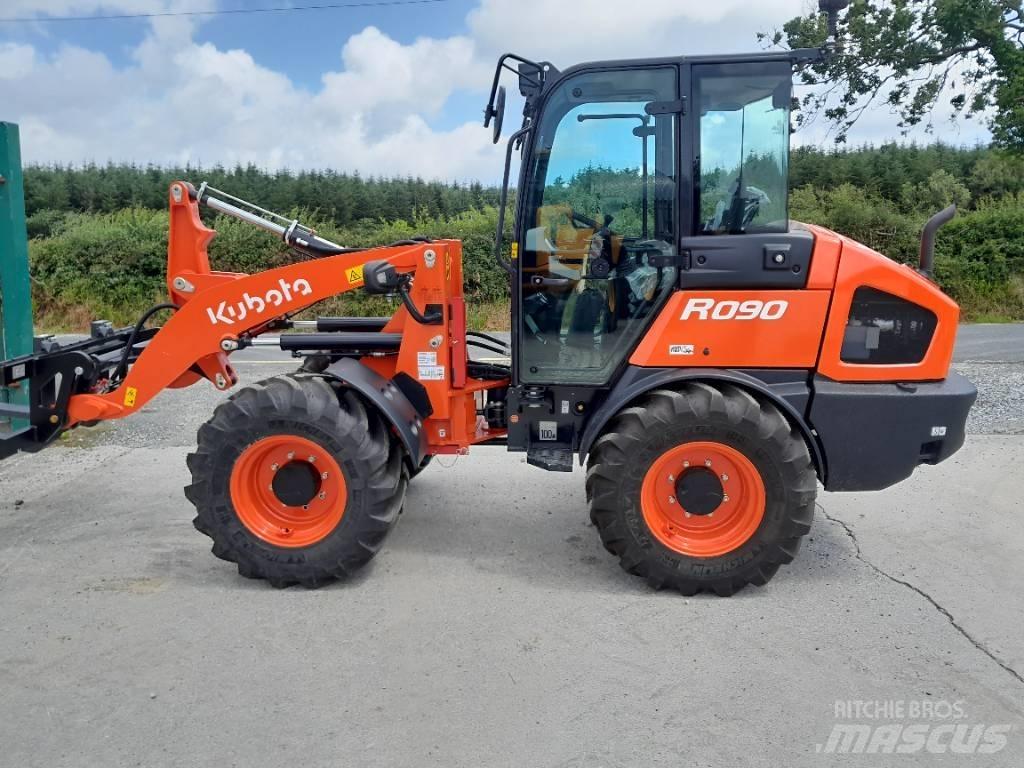 Kubota R 090 Teleszkópos rakodók