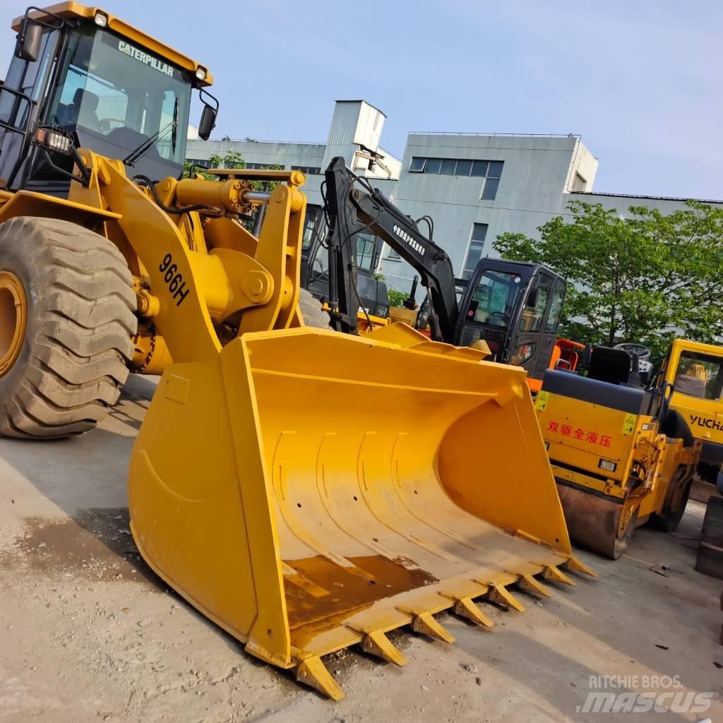 CAT 966 H Gumikerekes homlokrakodók