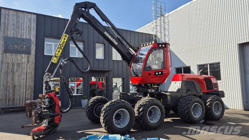 Komatsu 931 XC Betakarítók