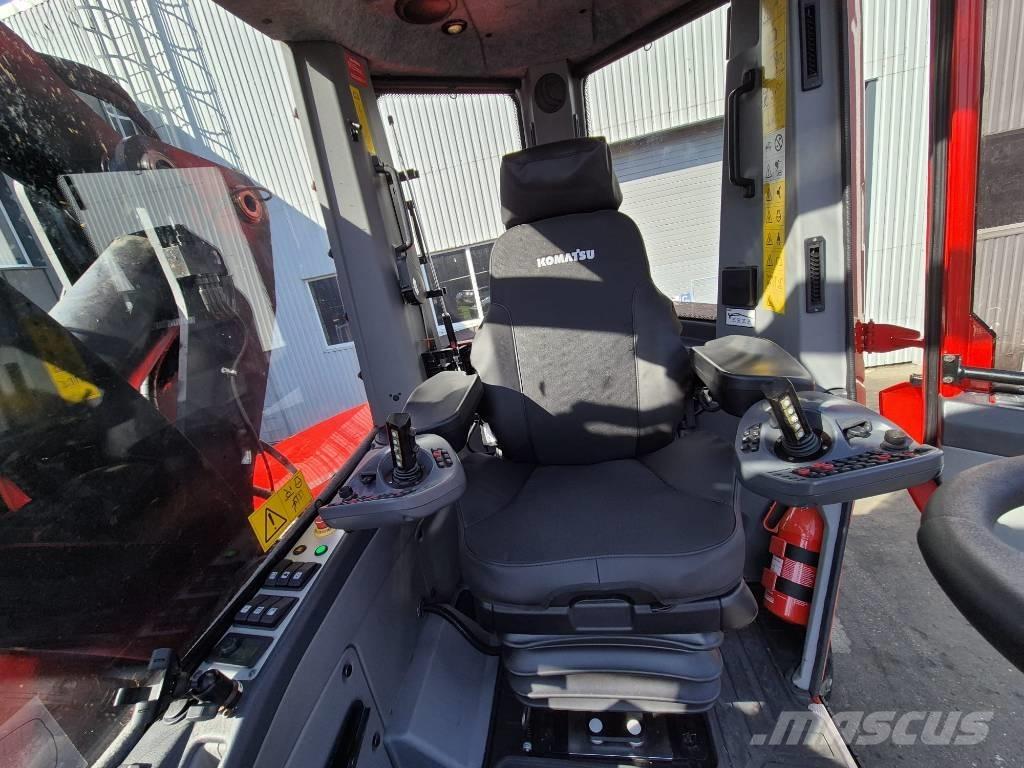Komatsu 931 XC Betakarítók