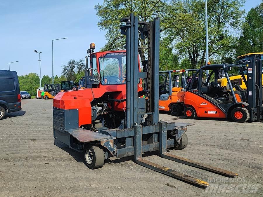 Combilift C4000 Tolóoszlopos négyutas targonca