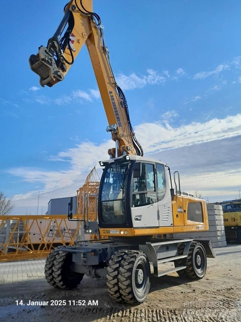 Liebherr A924 Gumikerekes kotrók