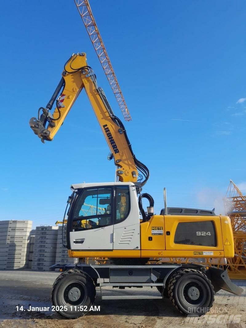 Liebherr A924 Gumikerekes kotrók