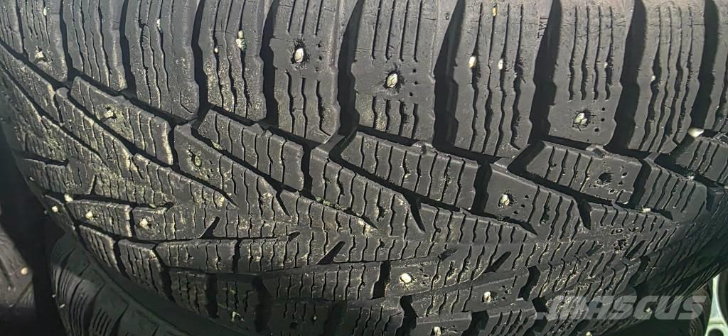 Toyota Hilux Kis teherszállító/Platós kocsi