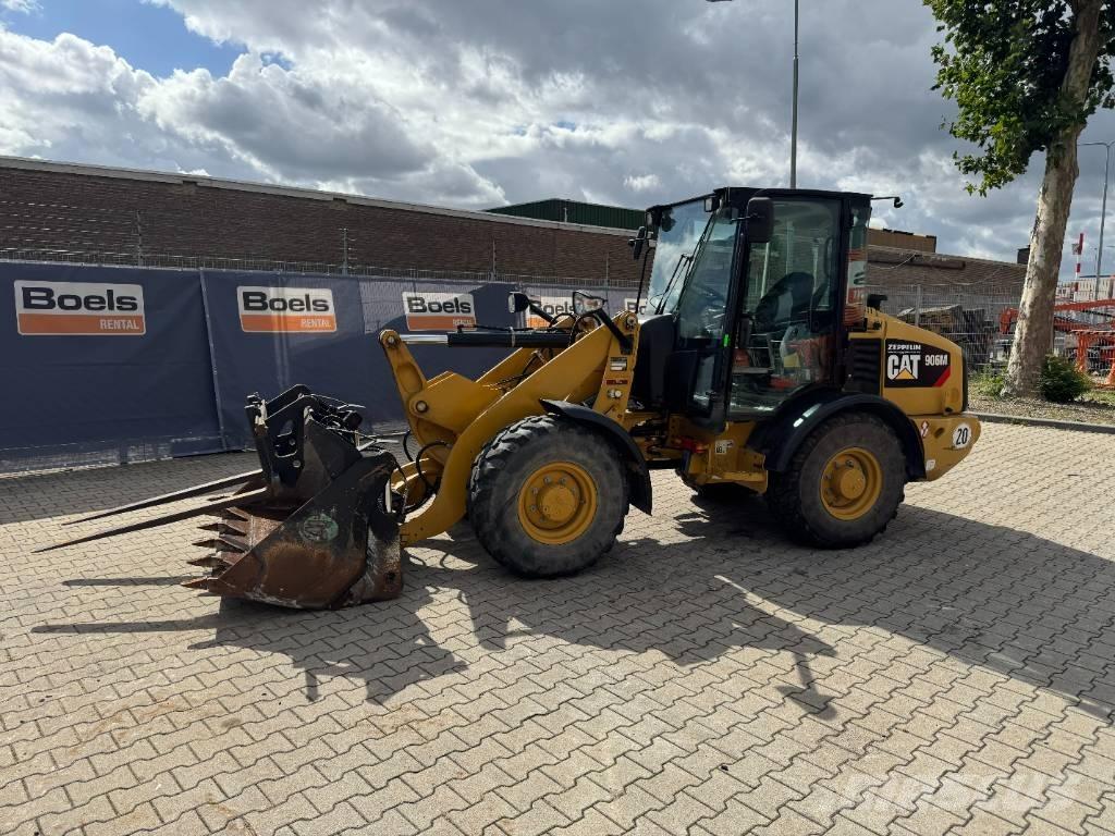 CAT 906M Gumikerekes homlokrakodók