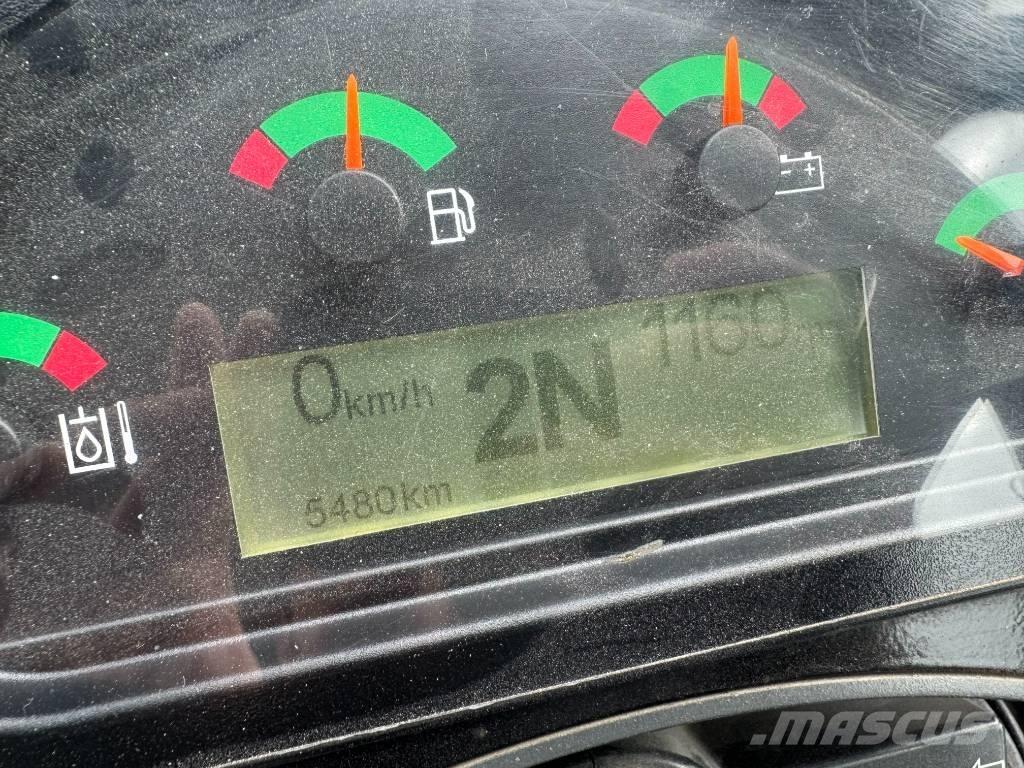 CAT 906M Gumikerekes homlokrakodók