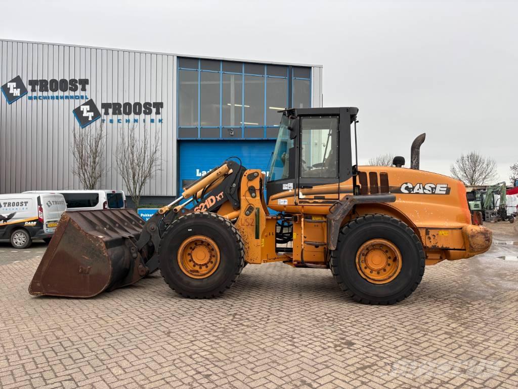 CASE 621 D XT Gumikerekes homlokrakodók