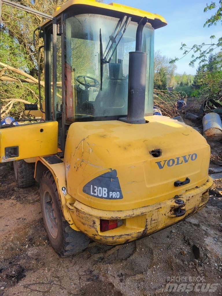 Volvo L 30 B Gumikerekes homlokrakodók