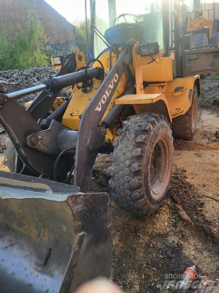 Volvo L 30 B Gumikerekes homlokrakodók