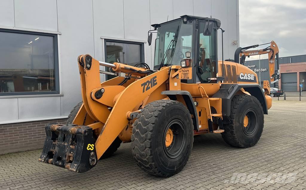 CASE 721 E Gumikerekes homlokrakodók