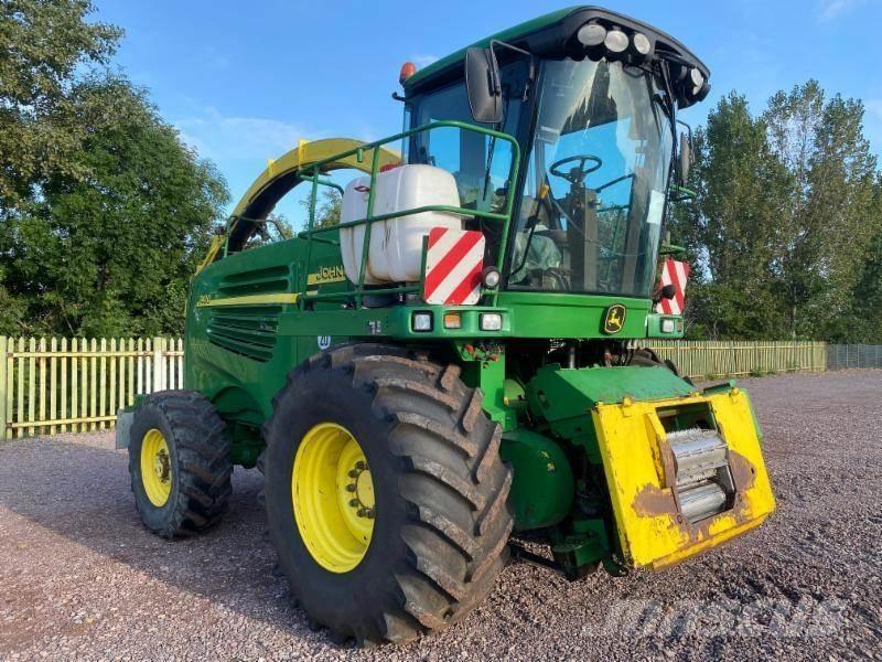 John Deere 7400 Önjáró szecskázók