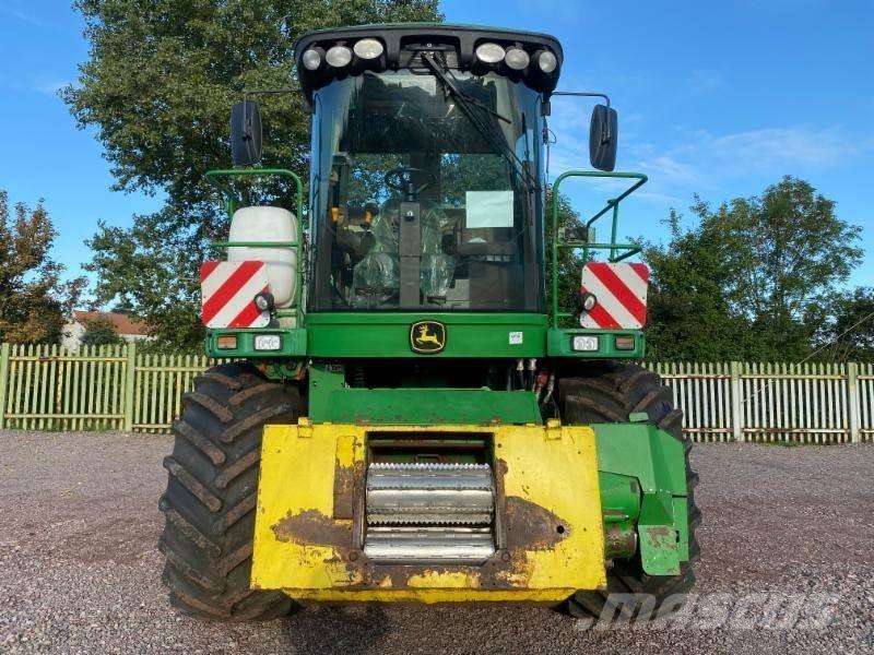 John Deere 7400 Önjáró szecskázók