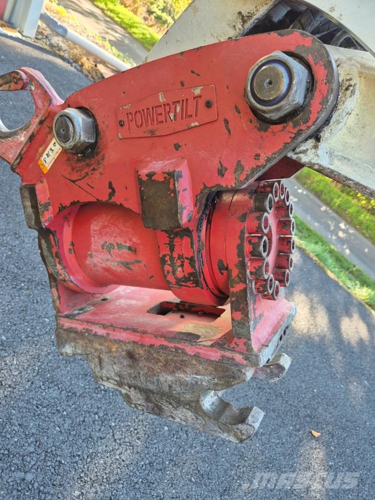 Takeuchi TB 295 W Gumikerekes kotrók