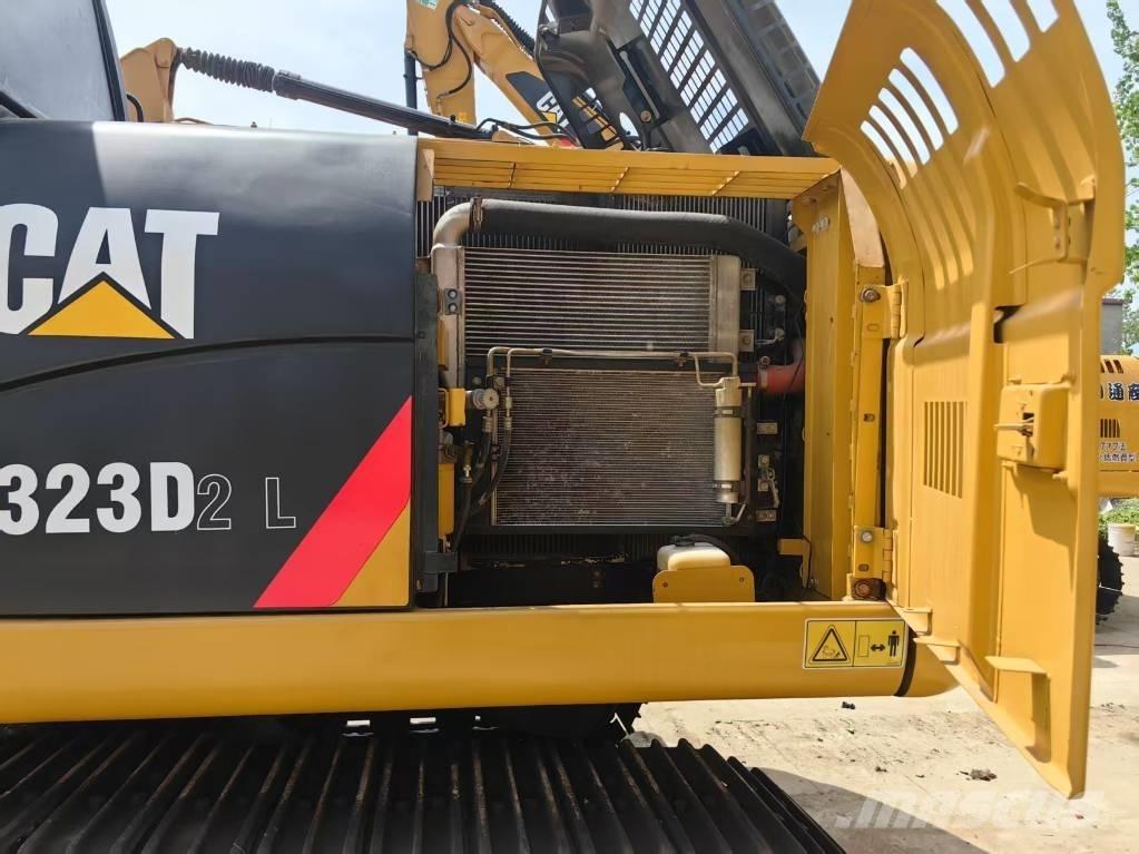 CAT 323 D Lánctalpas kotrók