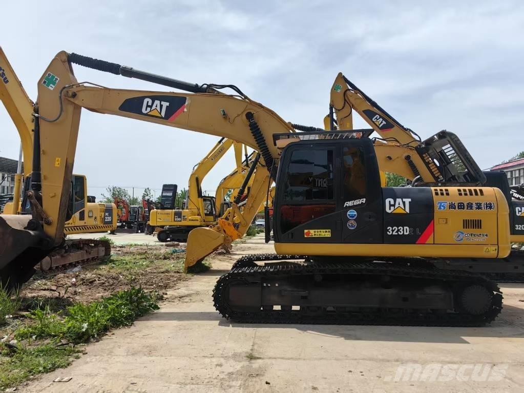 CAT 323 D Lánctalpas kotrók