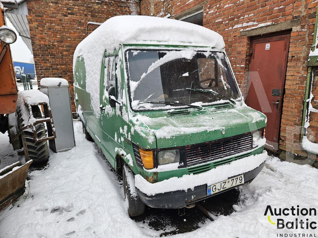 Mercedes-Benz 207D Transporterek