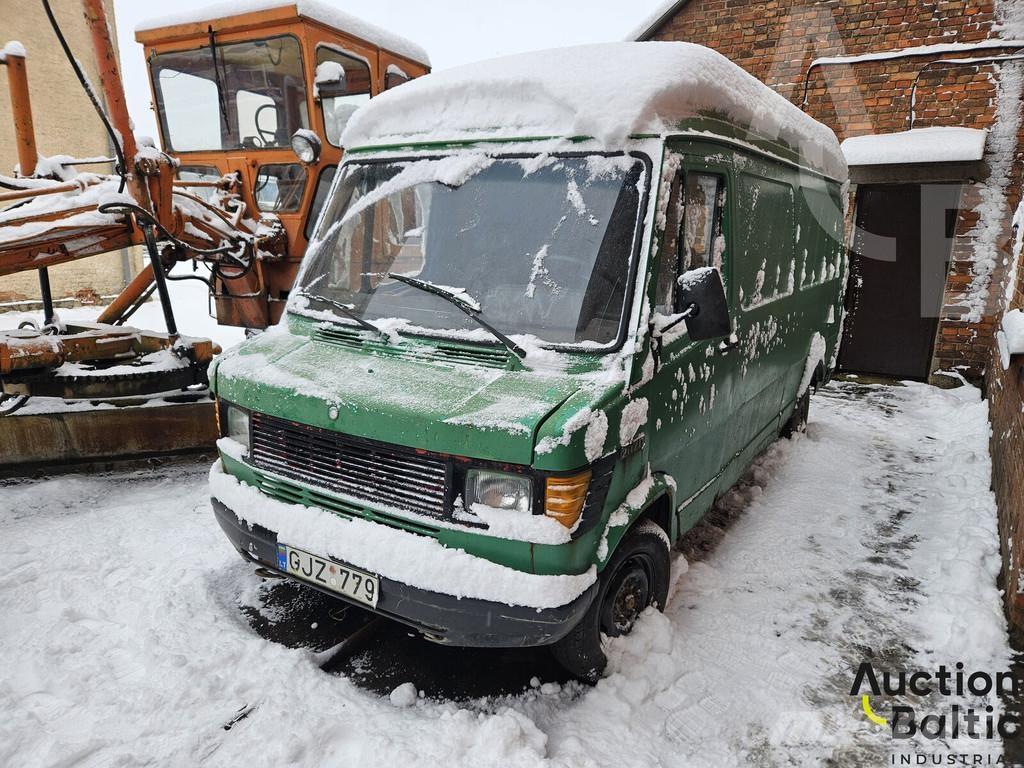 Mercedes-Benz 207D Transporterek