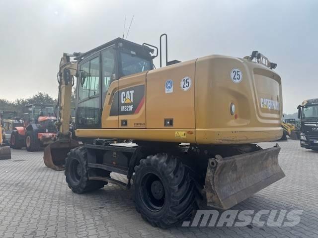 CAT M 320 F Gumikerekes kotrók