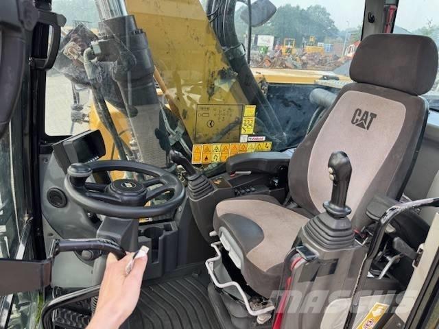 CAT M 320 F Gumikerekes kotrók