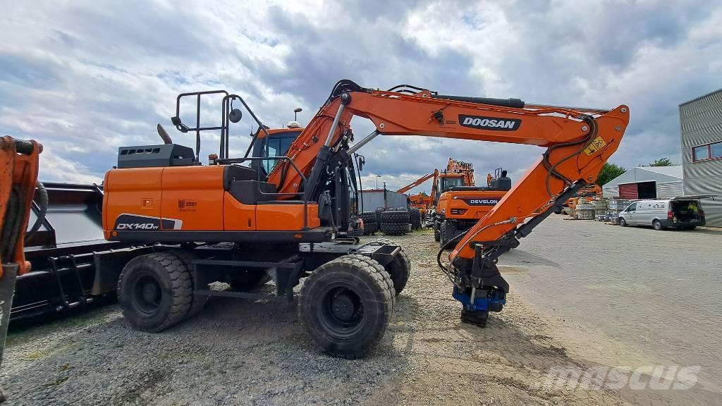 Doosan DX140W-5 Gumikerekes kotrók