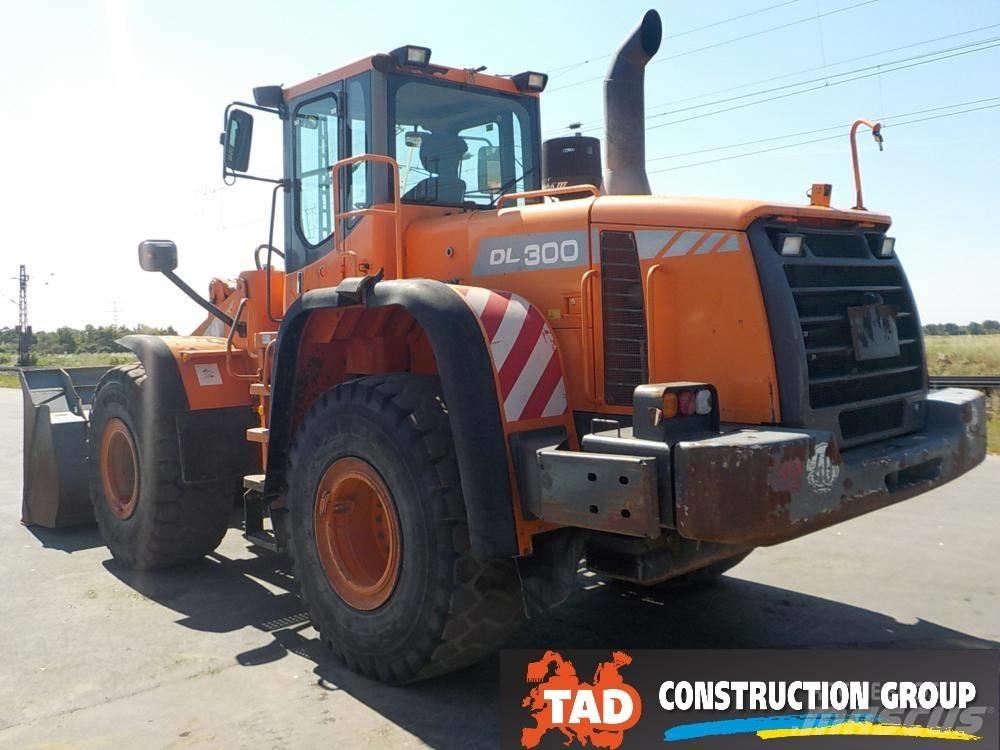Doosan DL 300 Gumikerekes homlokrakodók