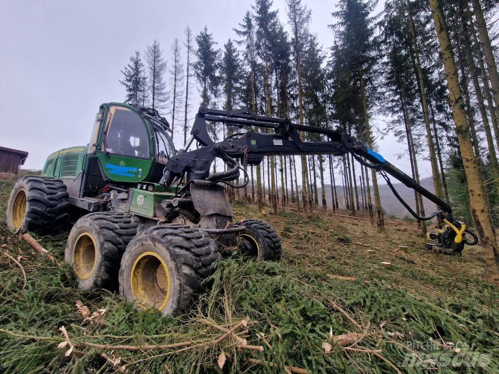 John Deere 1270 E Betakarítók