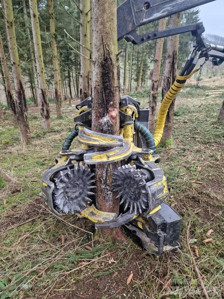 John Deere 1270 E Betakarítók