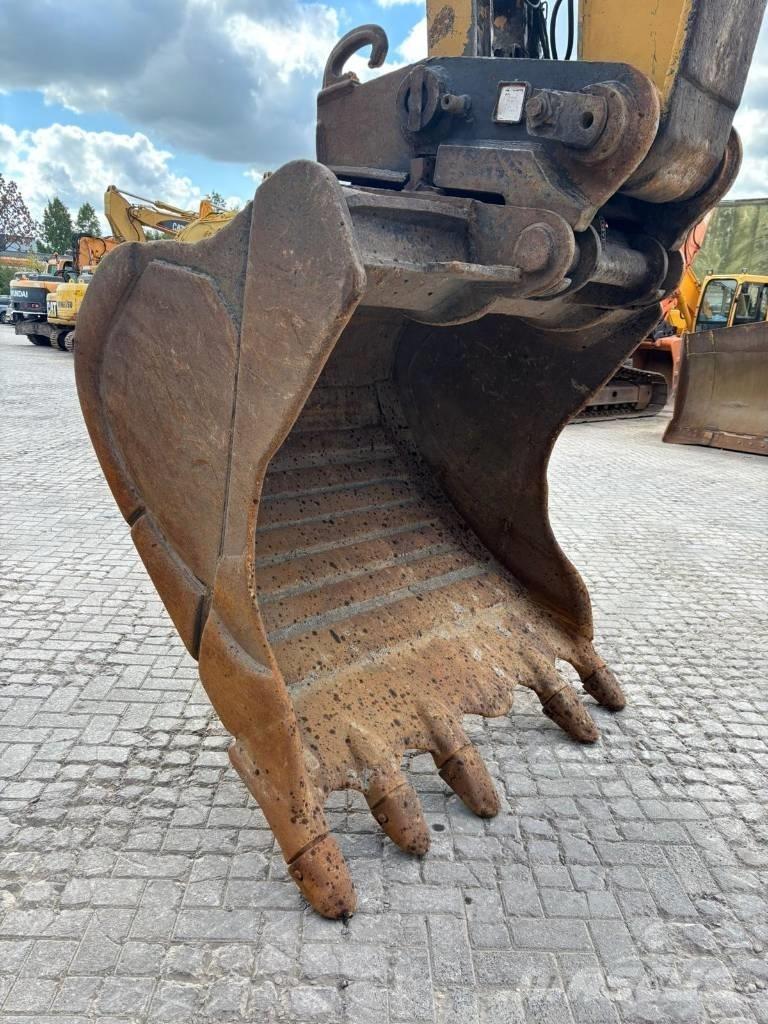 CAT 330 B L Lánctalpas kotrók