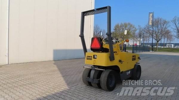 Sakai TS 160 Pneumatikus kerekes hengerek