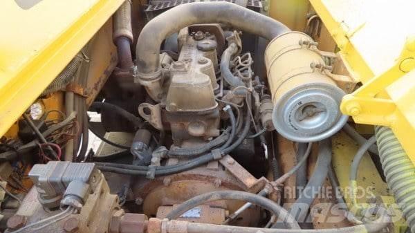 Sakai TS 160 Pneumatikus kerekes hengerek