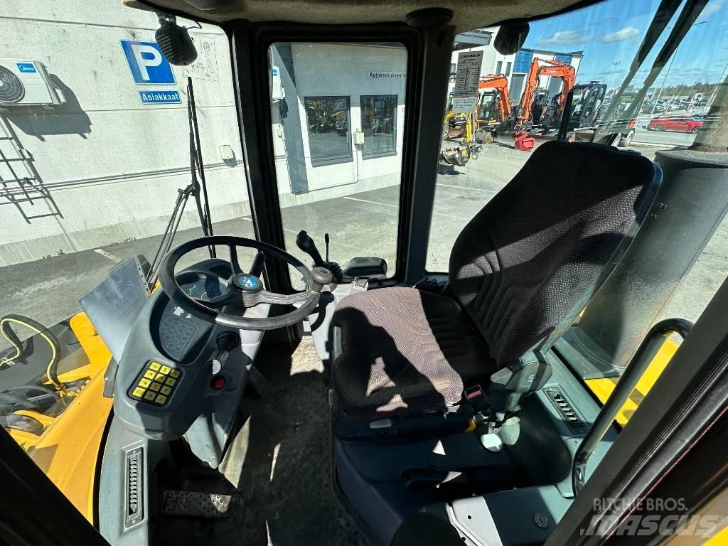 Volvo L 30 B Gumikerekes homlokrakodók