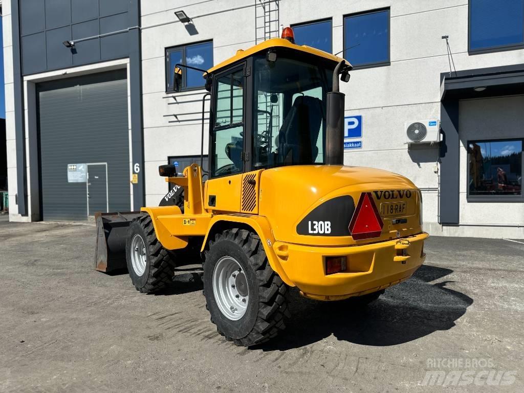 Volvo L 30 B Gumikerekes homlokrakodók