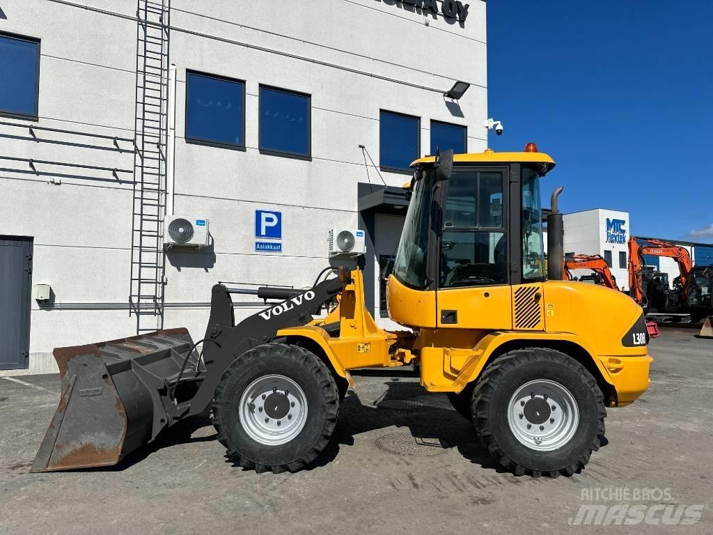 Volvo L 30 B Gumikerekes homlokrakodók