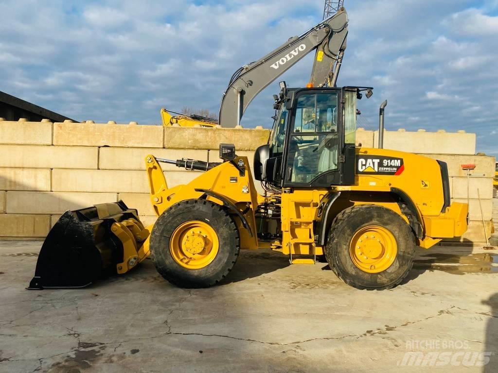 CAT 914 m Gumikerekes homlokrakodók