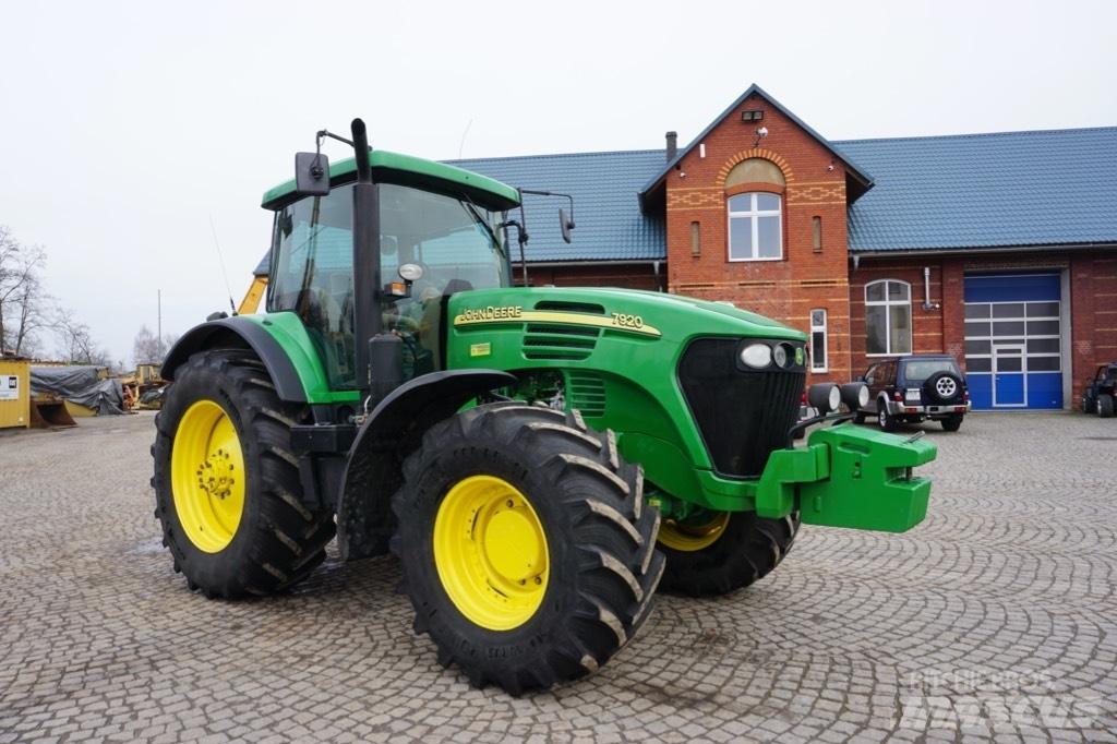 John Deere 7920 Traktorok