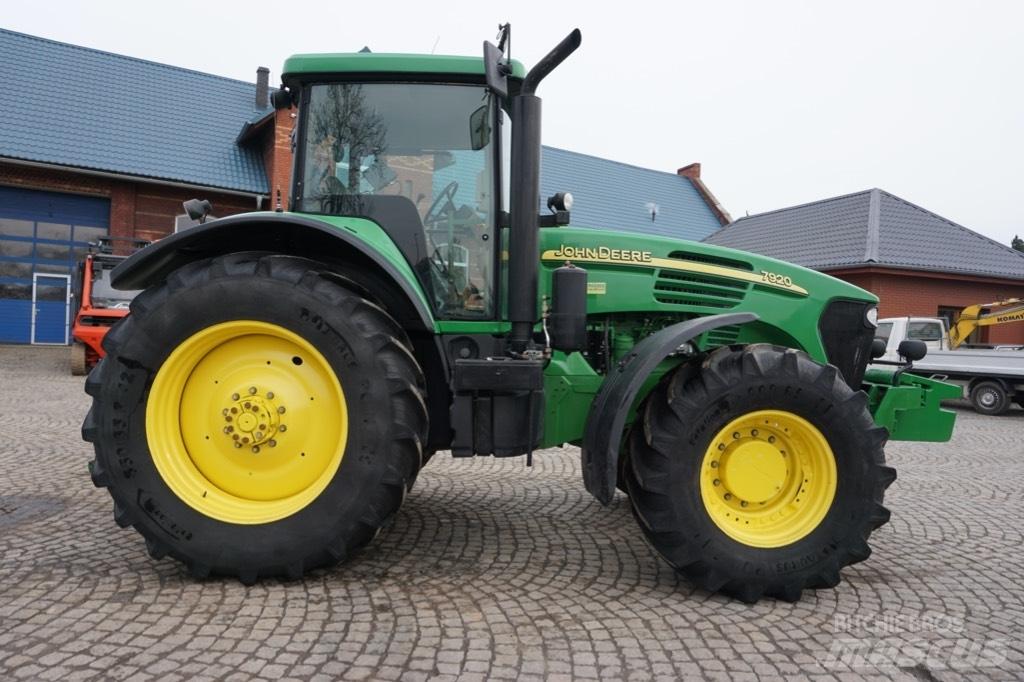 John Deere 7920 Traktorok