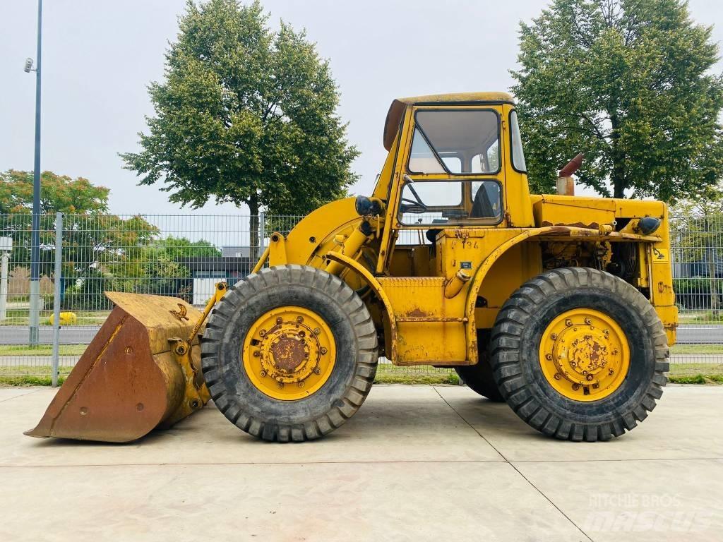 CAT 922 B Gumikerekes homlokrakodók