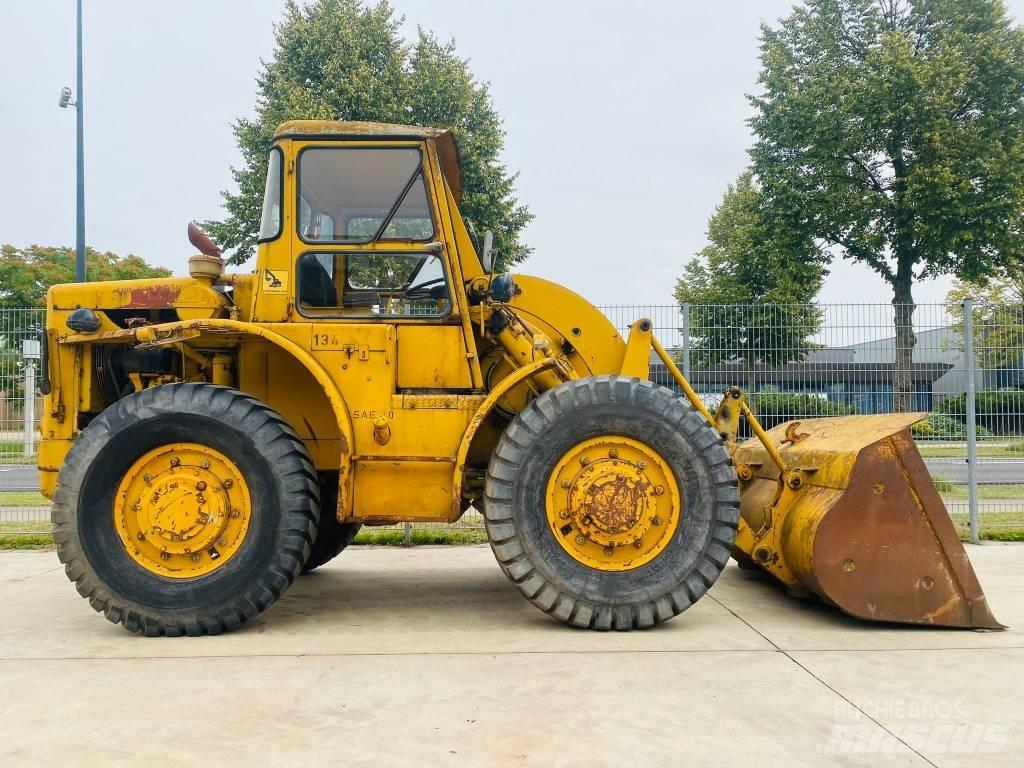 CAT 922 B Gumikerekes homlokrakodók